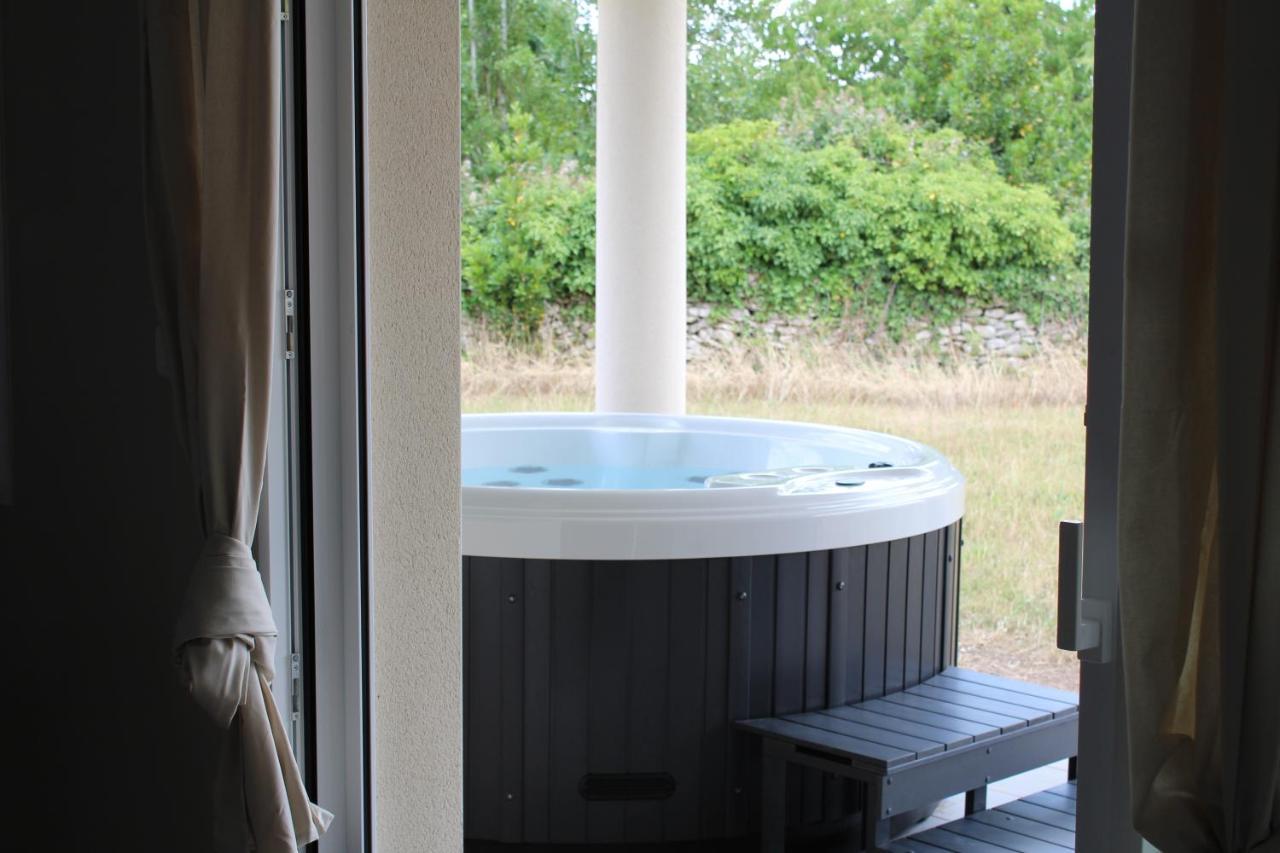 Gite Lou, Gite Famille Et Bien Etre Avec Jacuzzi Fontenay-le-Comte Ngoại thất bức ảnh